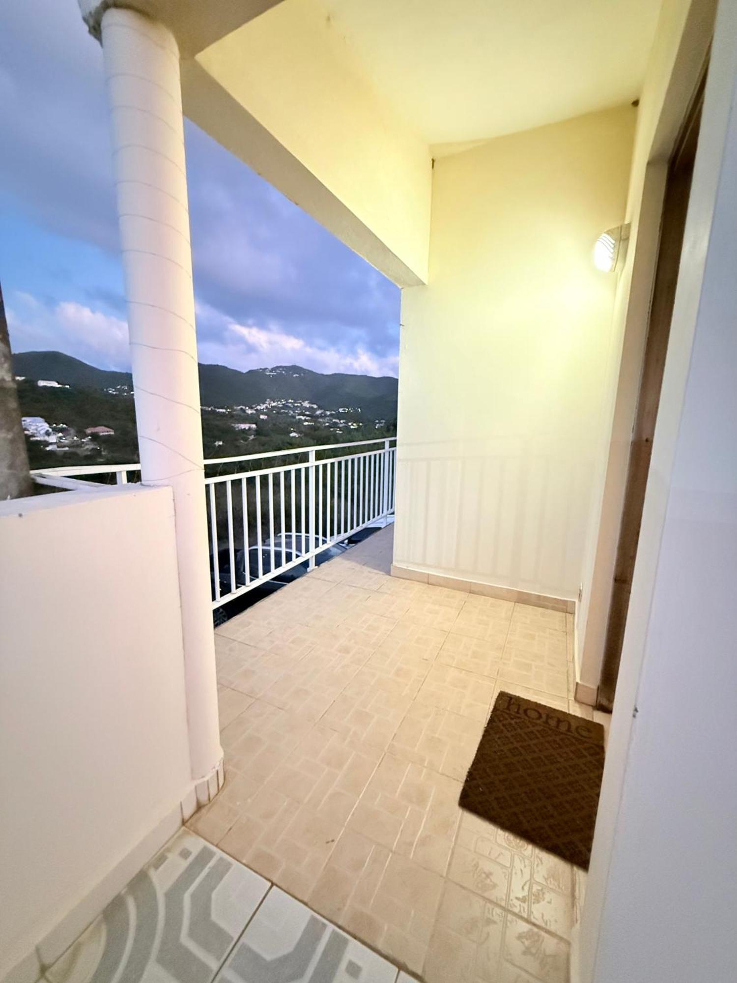 Hill Top Cottage La Savane Экстерьер фото